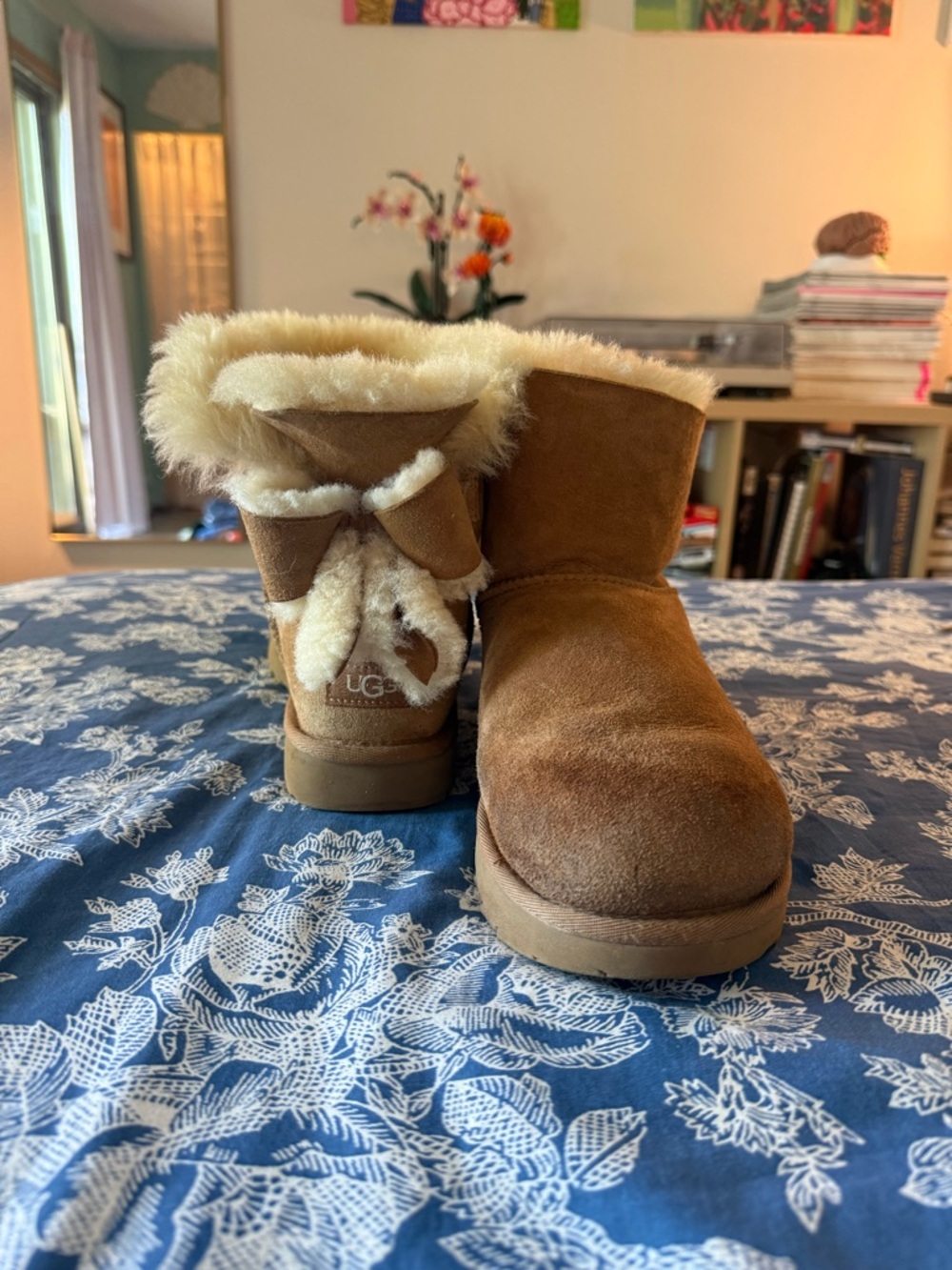 UGG Women’s Chestnut Suede Bow-Back Shearling Boots